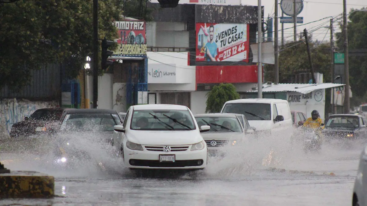 Lluvia en carreteras